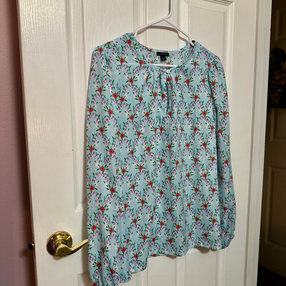 Floral Women's Blouse in Light Blue with Pink Florals Ann Taylor Size Large - Picture 2 of 4
